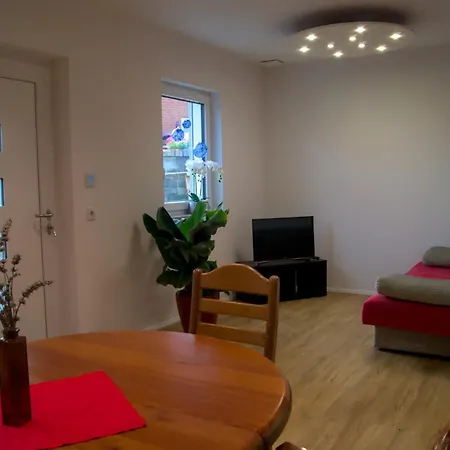Gemuetliche Souterrainwohnung Apartment