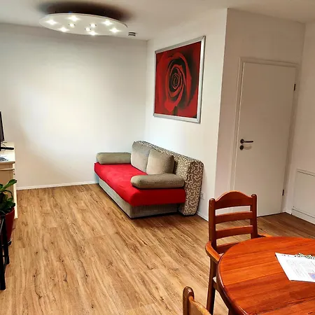 Gemuetliche Souterrainwohnung 아파트 *