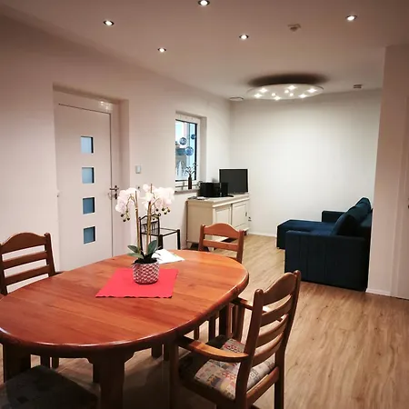 Gemuetliche Souterrainwohnung *