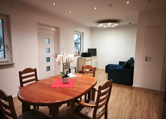 Gemuetliche Souterrainwohnung *